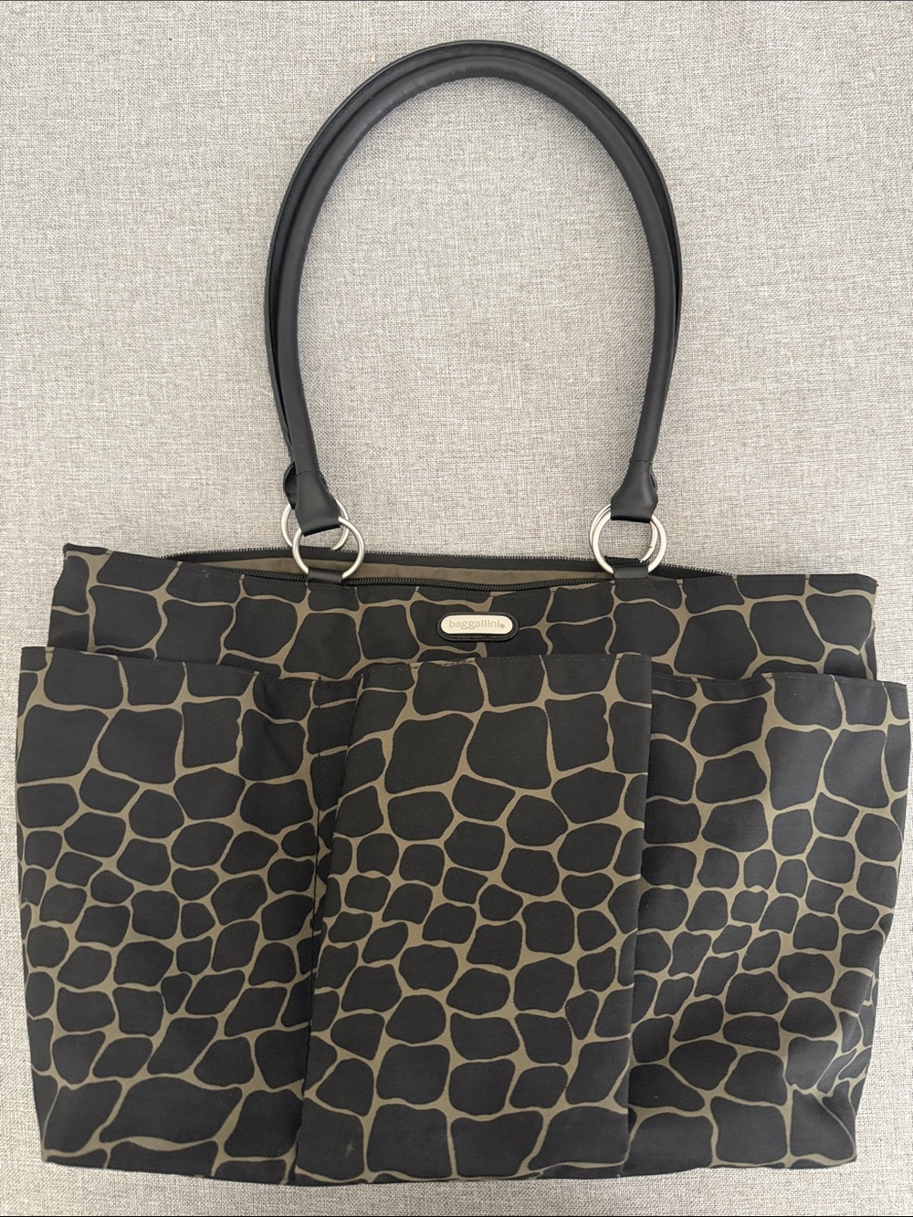 Baggallini large Black and Tan Giraffe-Pattern Tote